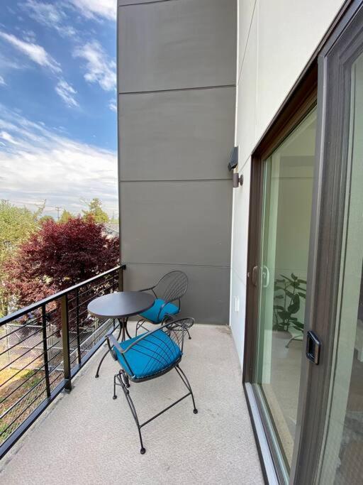 Modern Two Story Townhouse Near Light Rail Apartment Seattle Exterior foto