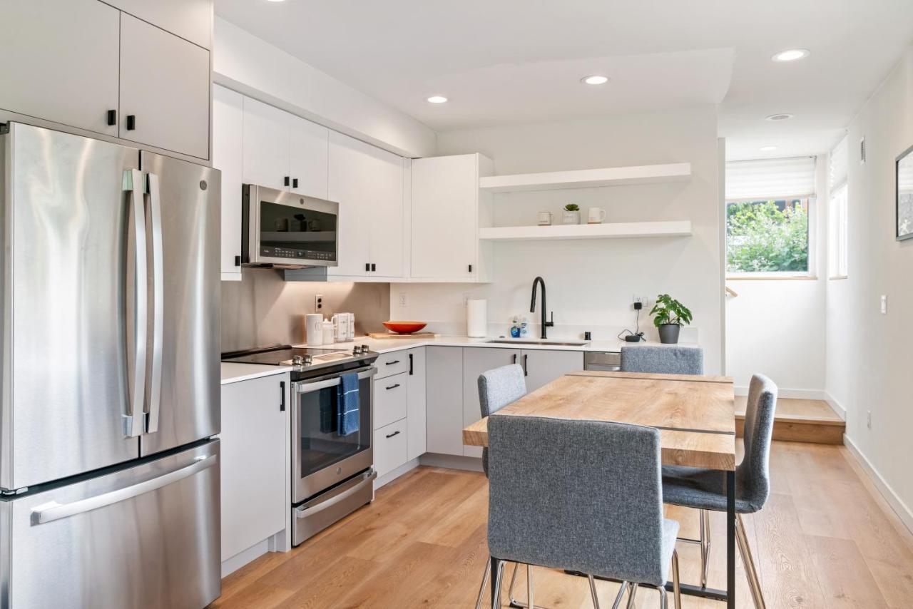 Modern Two Story Townhouse Near Light Rail Apartment Seattle Exterior foto