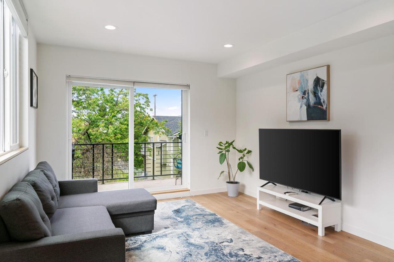 Modern Two Story Townhouse Near Light Rail Apartment Seattle Exterior foto