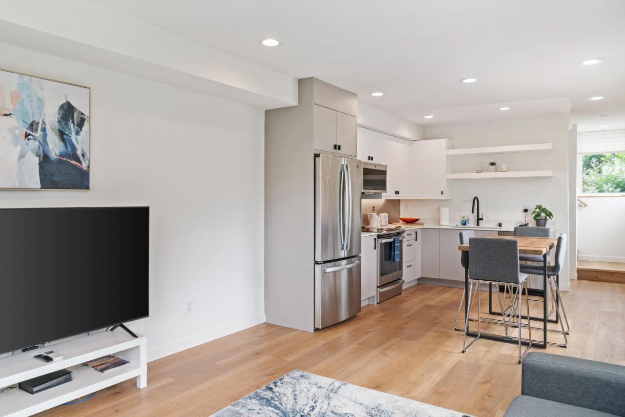 Modern Two Story Townhouse Near Light Rail Apartment Seattle Exterior foto
